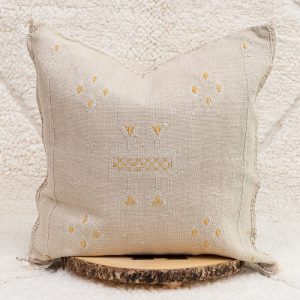 Cactus silk pillow beige2